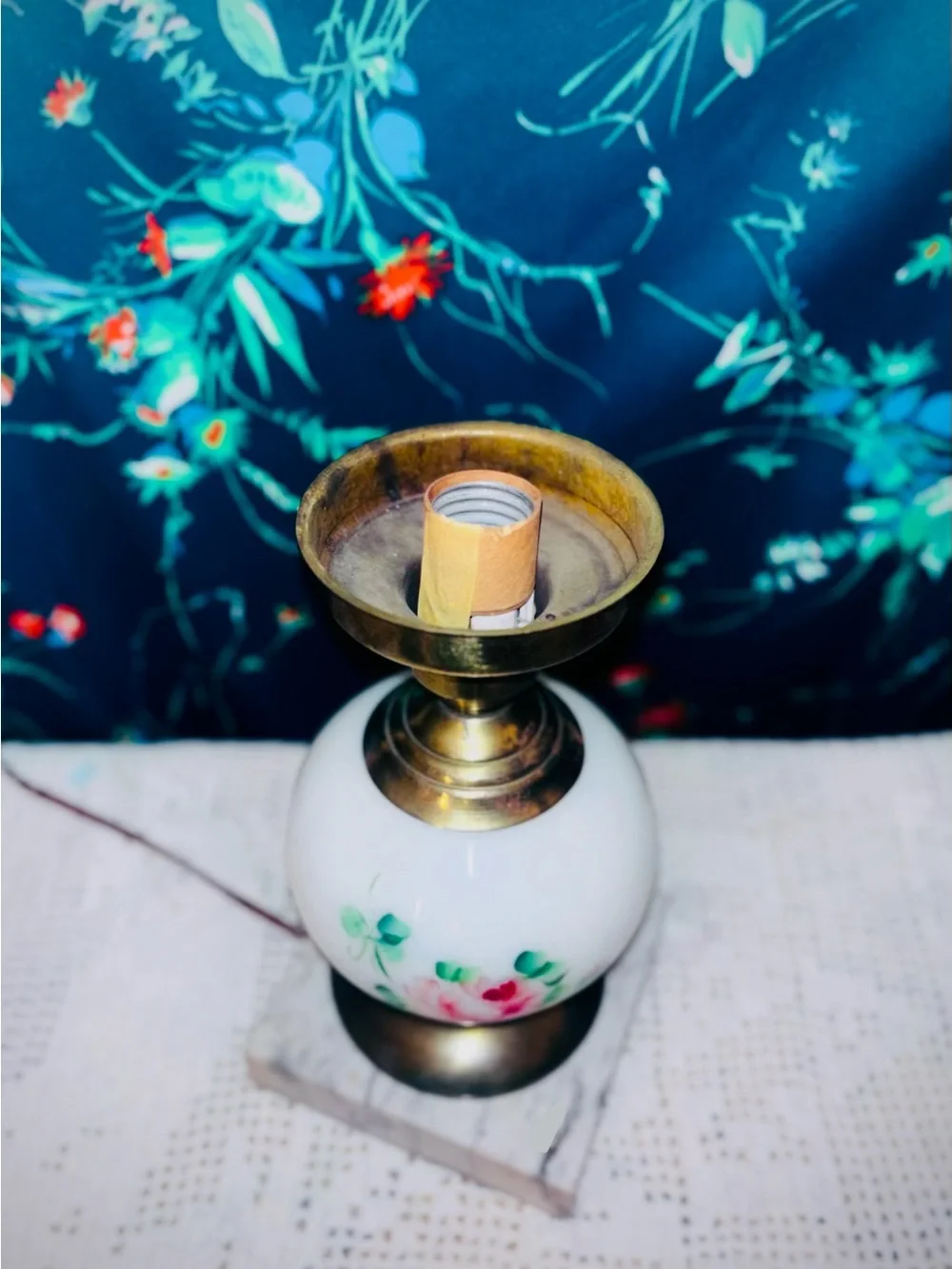 Vtg 1950s 2pc GWTW Double-Globe Milk Glass Electric Rose Parlor Lamp